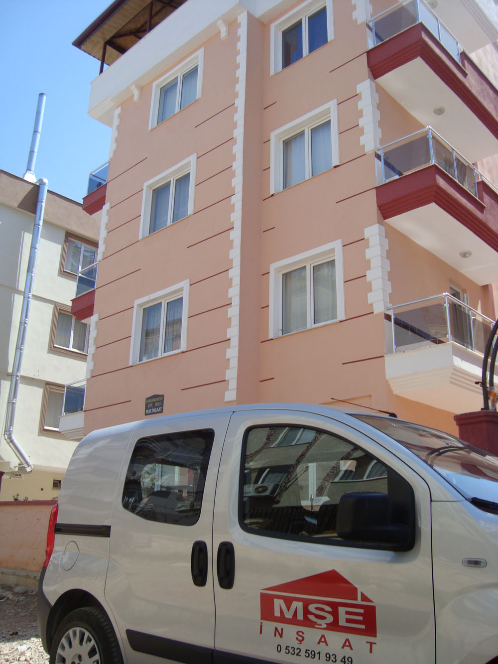 Fabrikalar Mahallesi Aziz Beyaz Apt. galeri görseli
